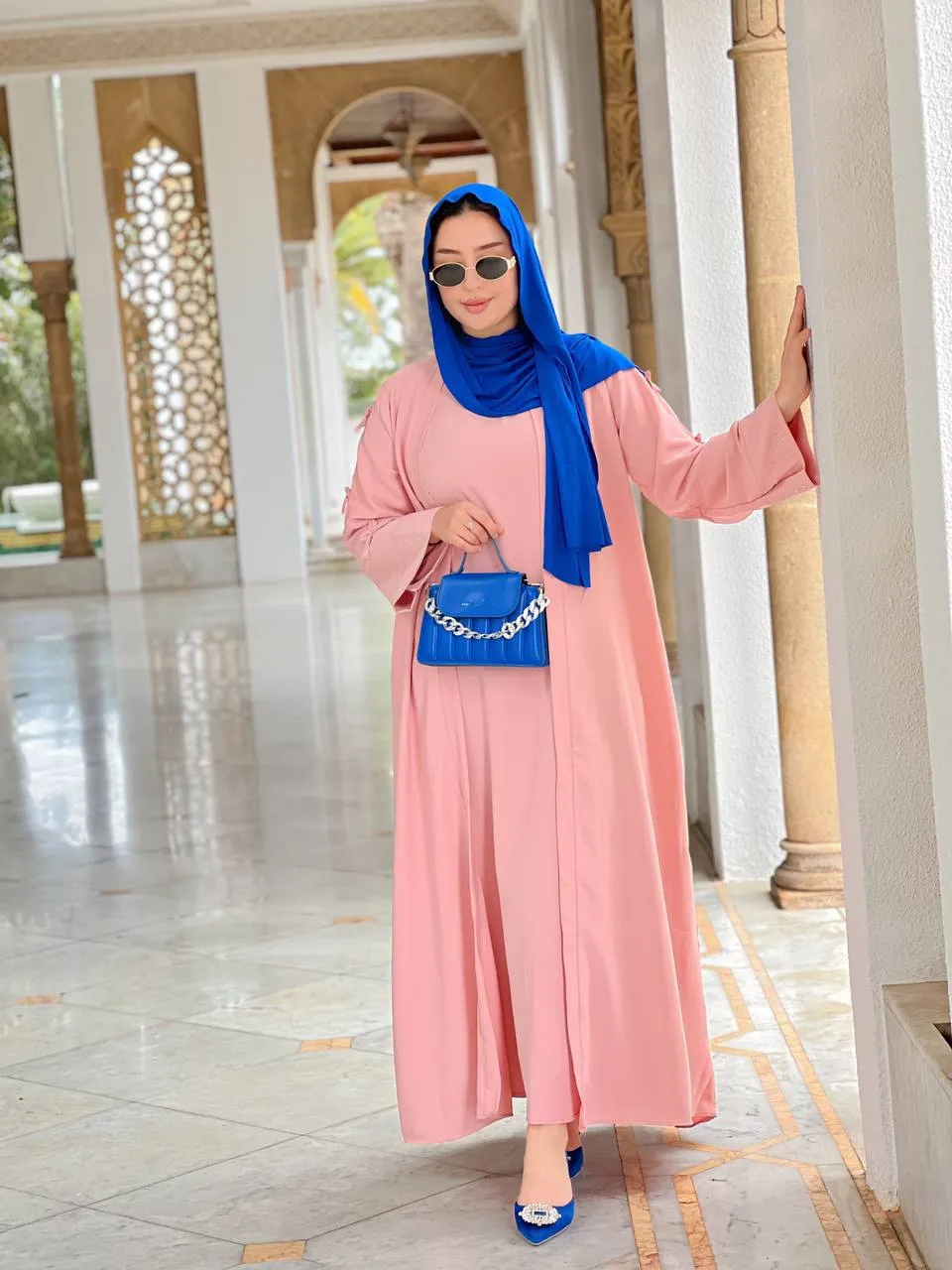 عباية راقية بتصميم عصري من قطعتين