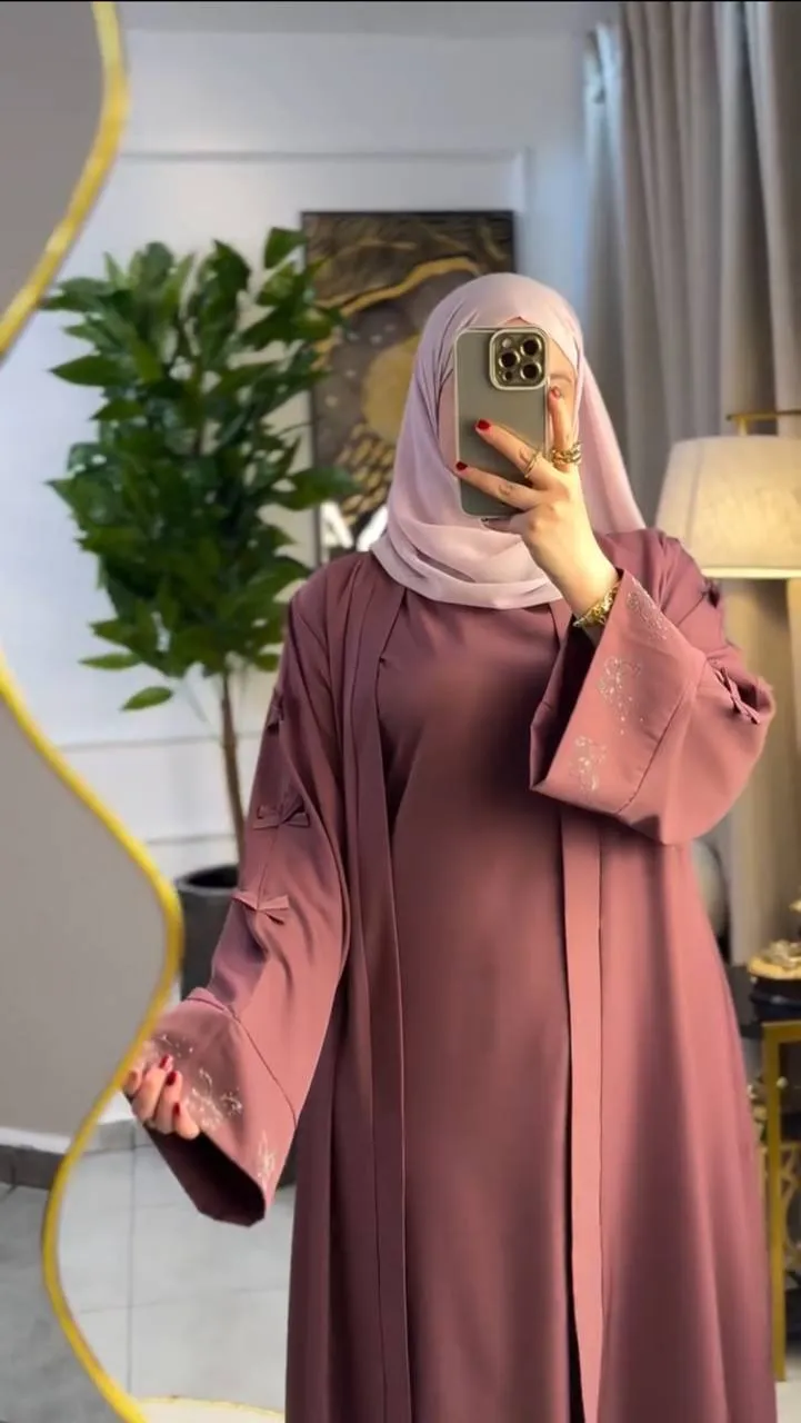 عباية راقية بتصميم عصري من قطعتين