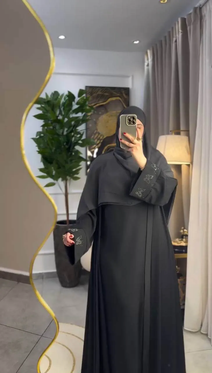 عباية راقية بتصميم عصري من قطعتين