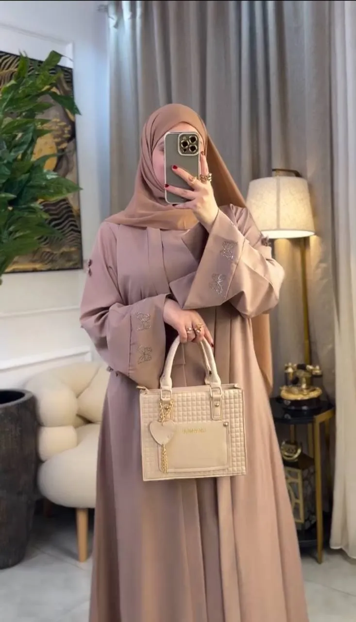 عباية راقية بتصميم عصري من قطعتين