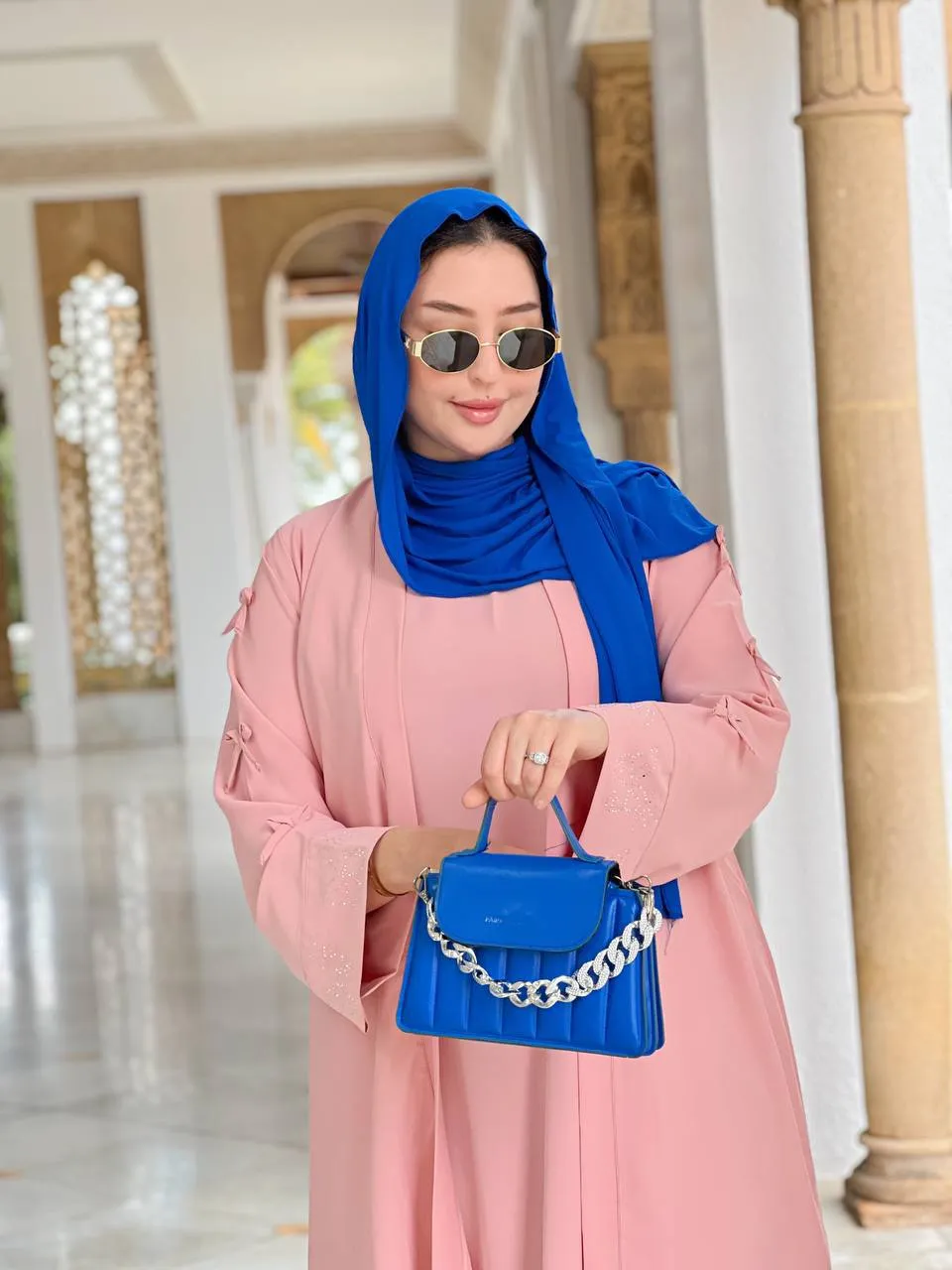 عباية راقية بتصميم عصري من قطعتين