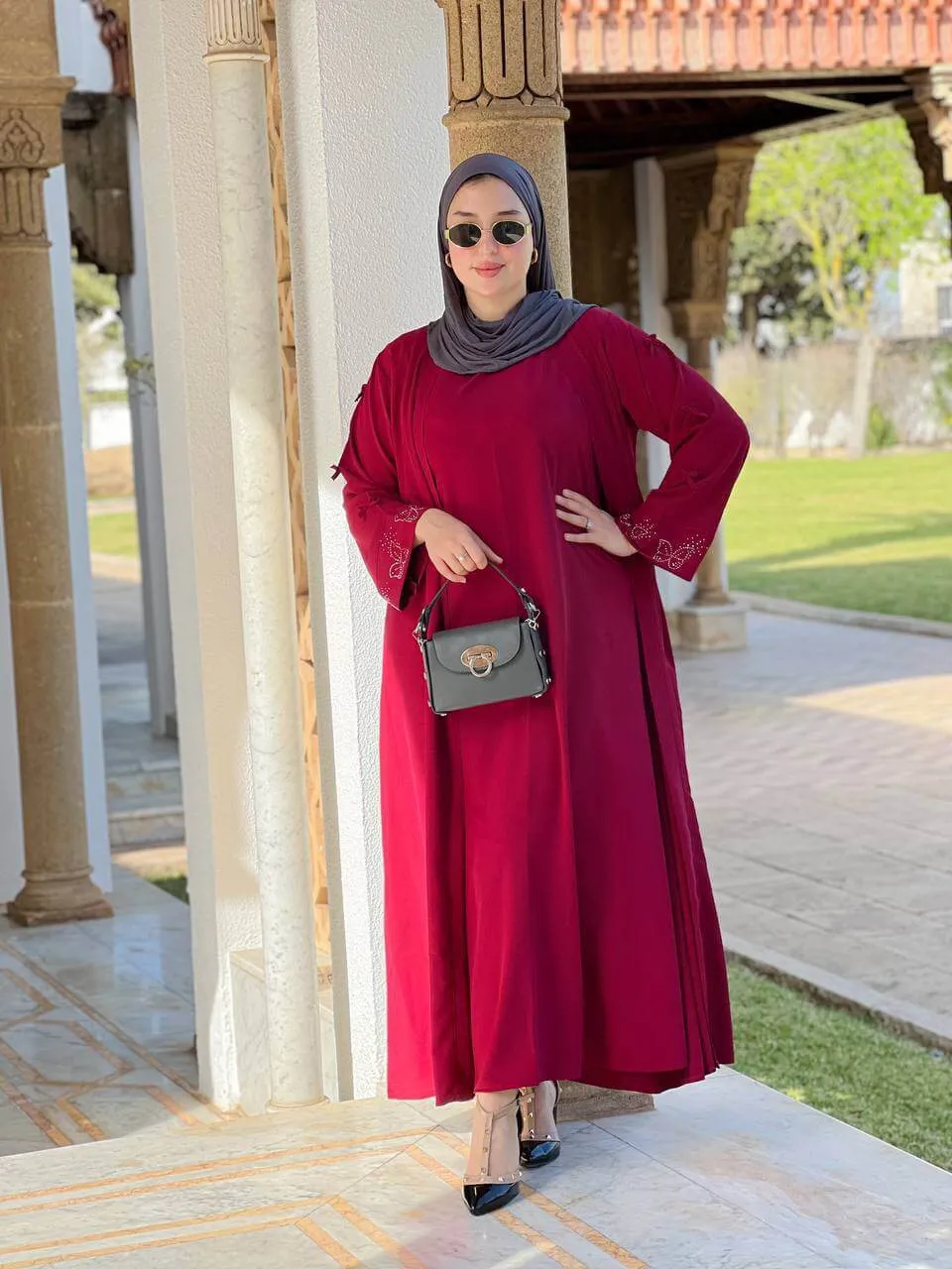 عباية راقية بتصميم عصري من قطعتين