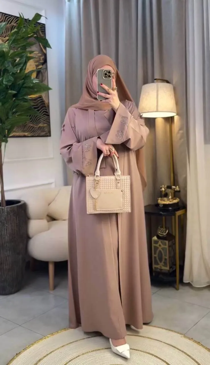 عباية راقية بتصميم عصري من قطعتين