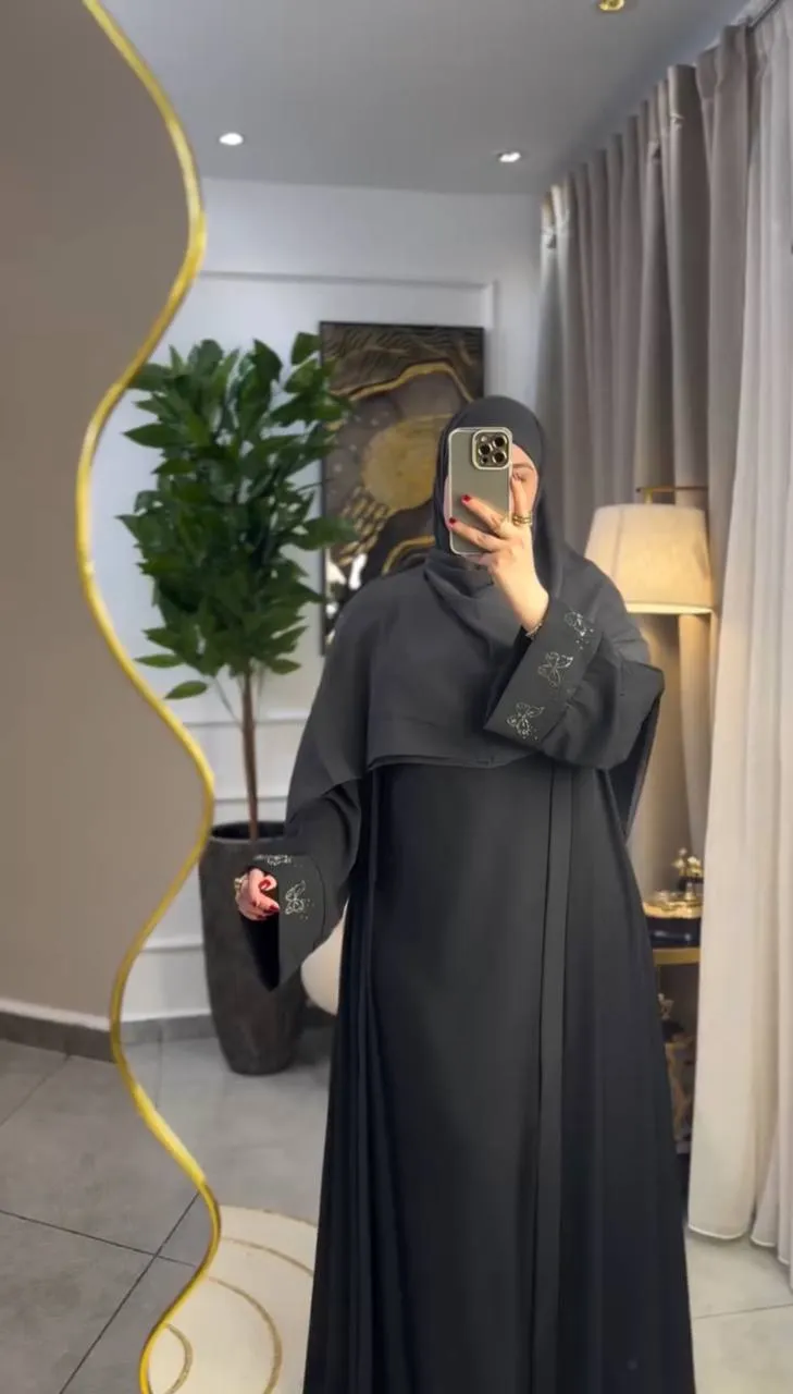 عباية راقية بتصميم عصري من قطعتين