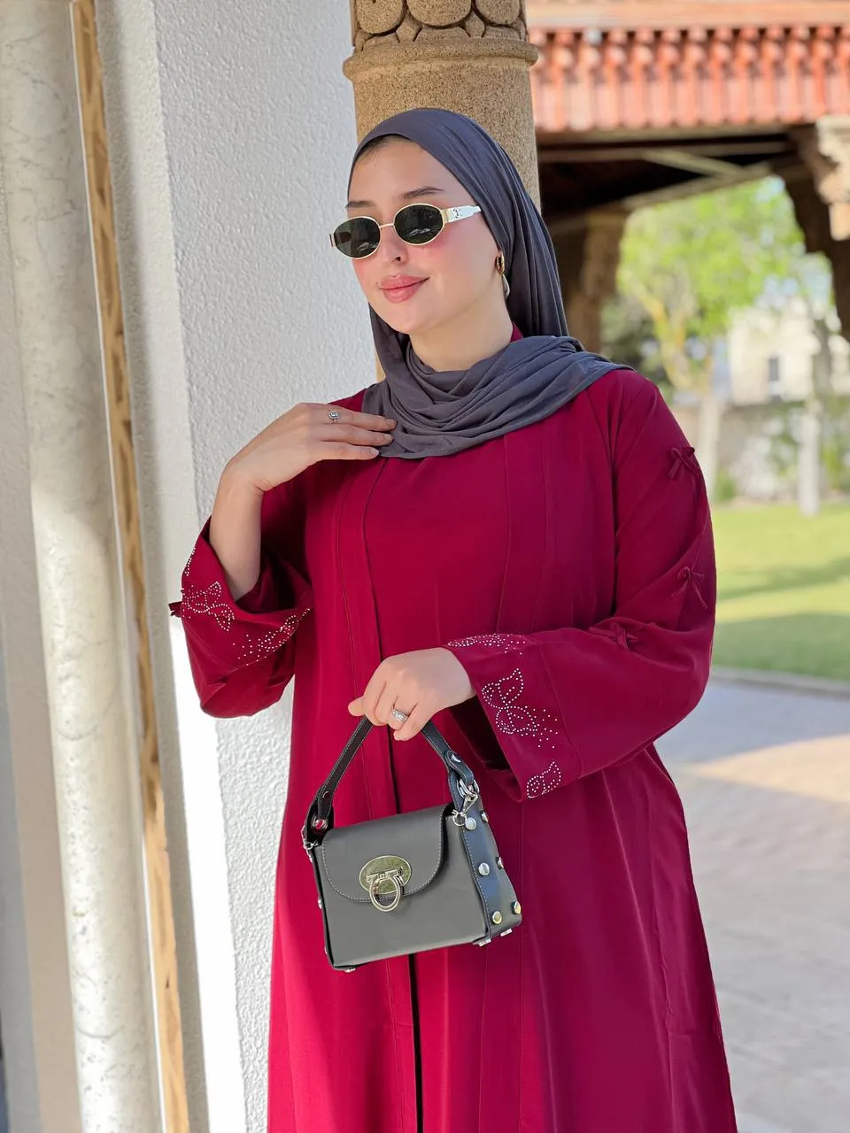 عباية راقية بتصميم عصري من قطعتين